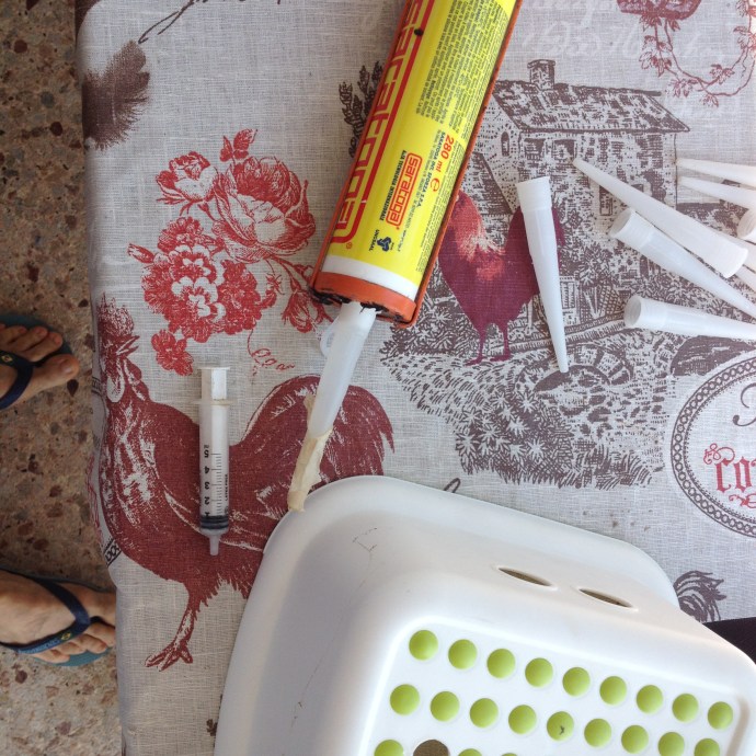 Particolare del binomio silicone/siringa per pose precise